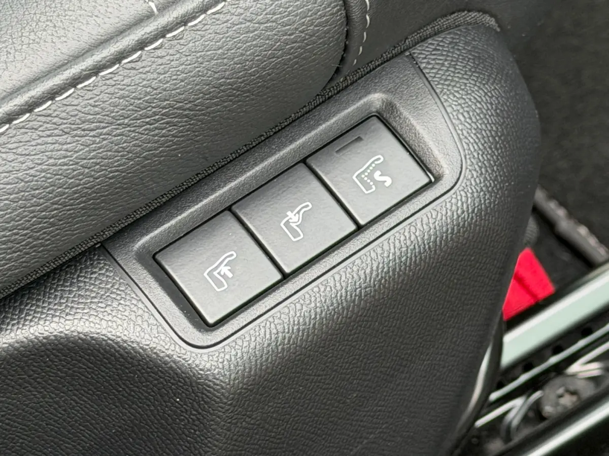 BERLINE 1.2 Puretech Shine Automaat - Rouge Elixir - Hype Black Leder/Stuur-stoelverwarming/Camera