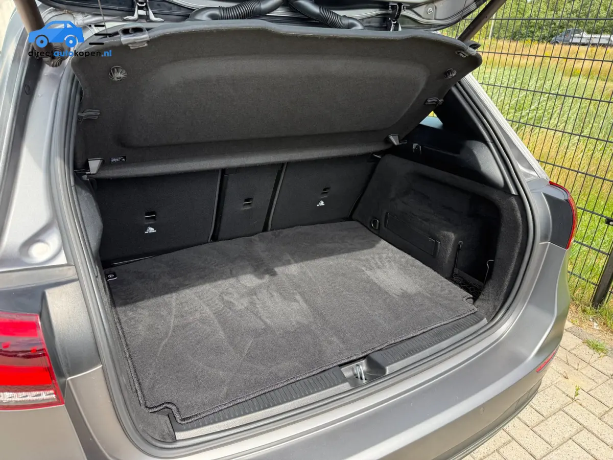 180 Business Solution Plus CarPlay | Camera | groot NAVI