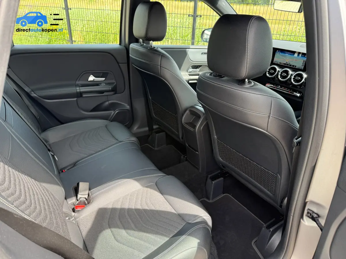 180 Business Solution Plus CarPlay | Camera | groot NAVI