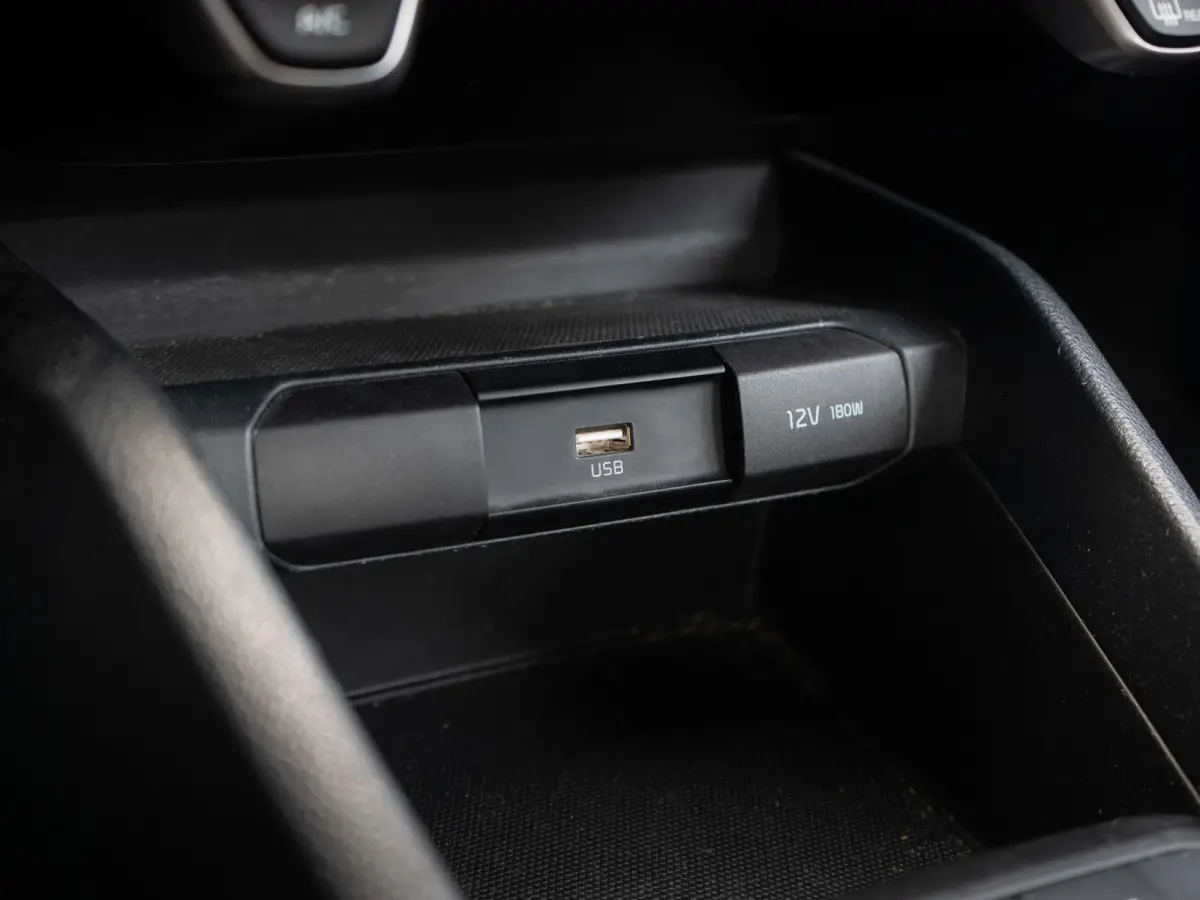 1.0 T-GDi MHEV DynamicLine | Caplay/android auto | Achteruitrijcamera | Airco | PDC |