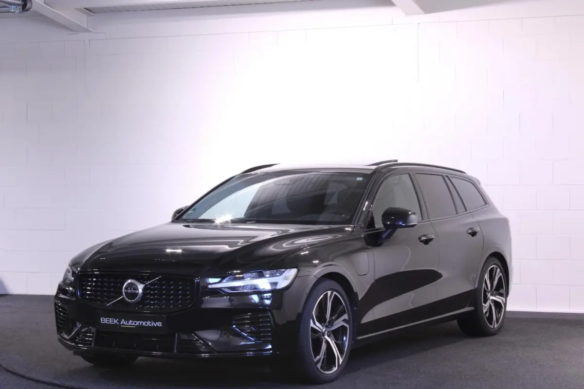 2.0 T6 Plug-in hybrid AWD Plus Dark | H/K | PANO |