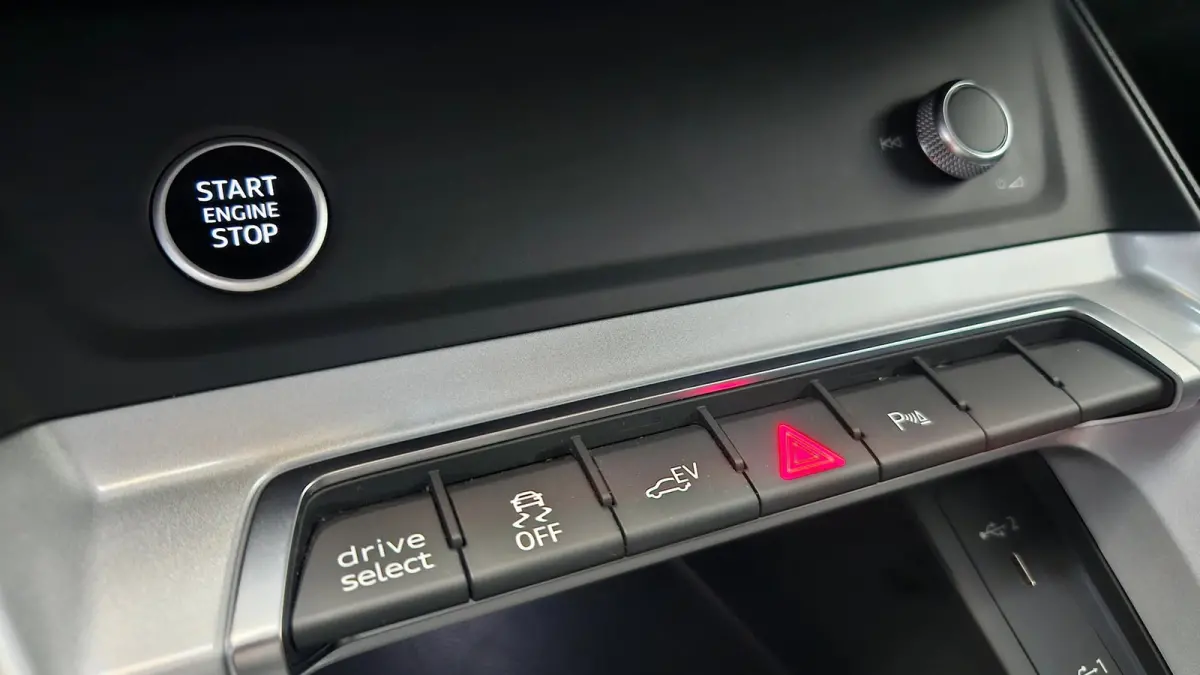 45 TFSI-e S-Line Keyless Matrix 360 Virtual Leder BTW Black Edition