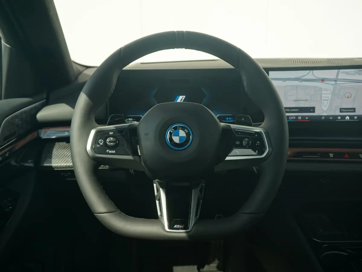 530e | M Sportpakket Pro | M Multifunctionele voorstoelen | Bowers & Wilkins | Driving Assistant Professional | Alcantara hemelbekleding