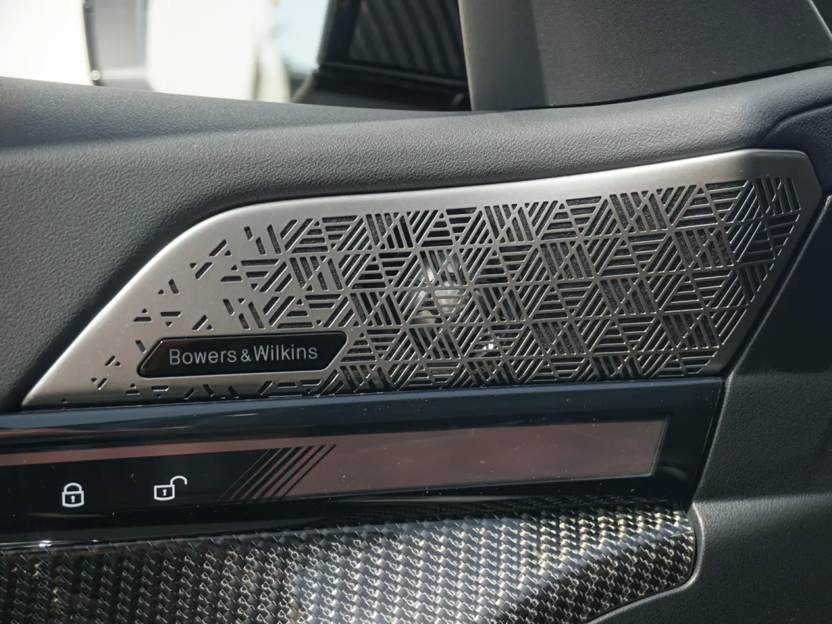 530e | M Sportpakket Pro | M Multifunctionele voorstoelen | Bowers & Wilkins | Driving Assistant Professional | Alcantara hemelbekleding