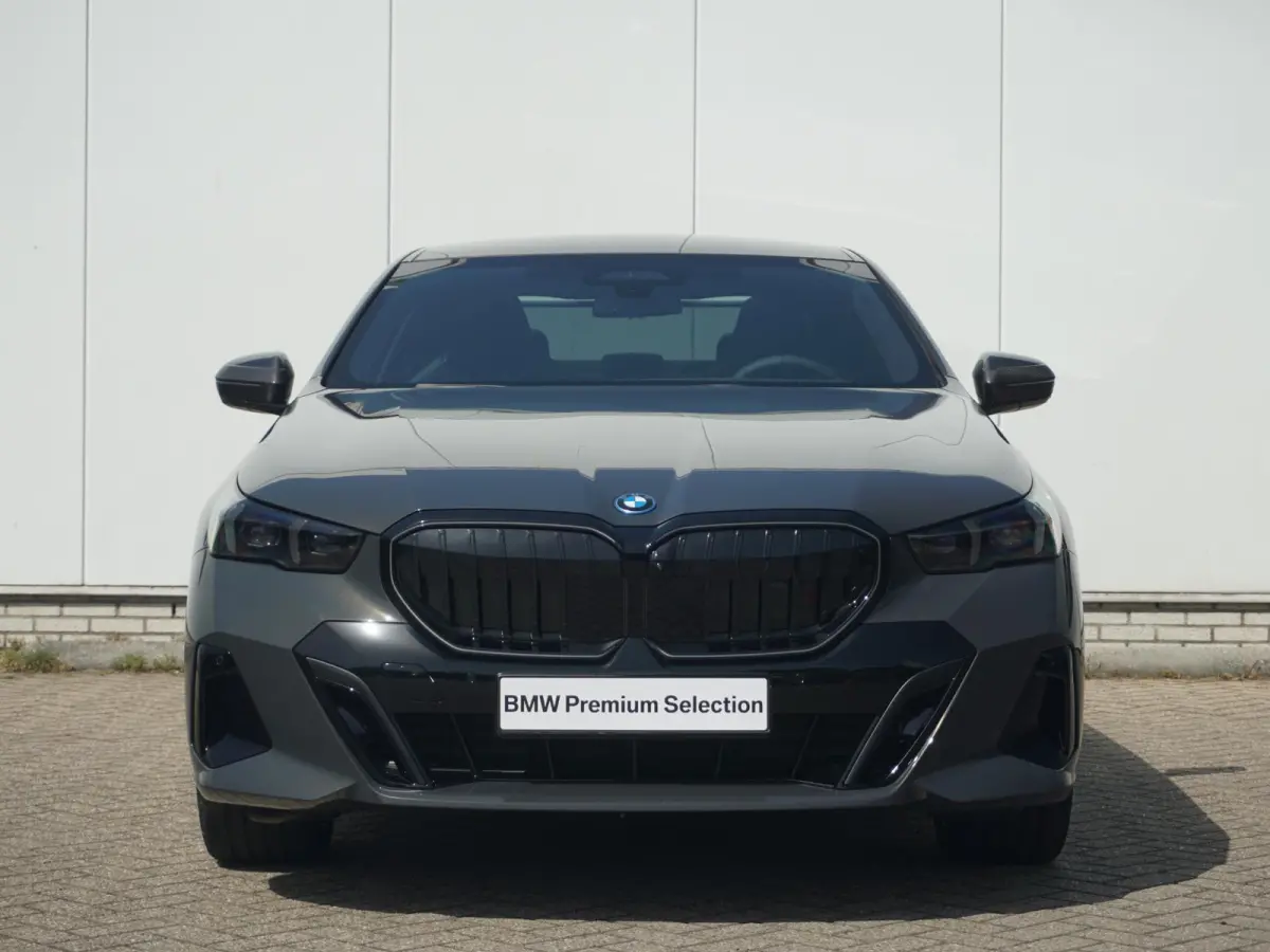 530e | M Sportpakket Pro | M Multifunctionele voorstoelen | Bowers & Wilkins | Driving Assistant Professional | Alcantara hemelbekleding