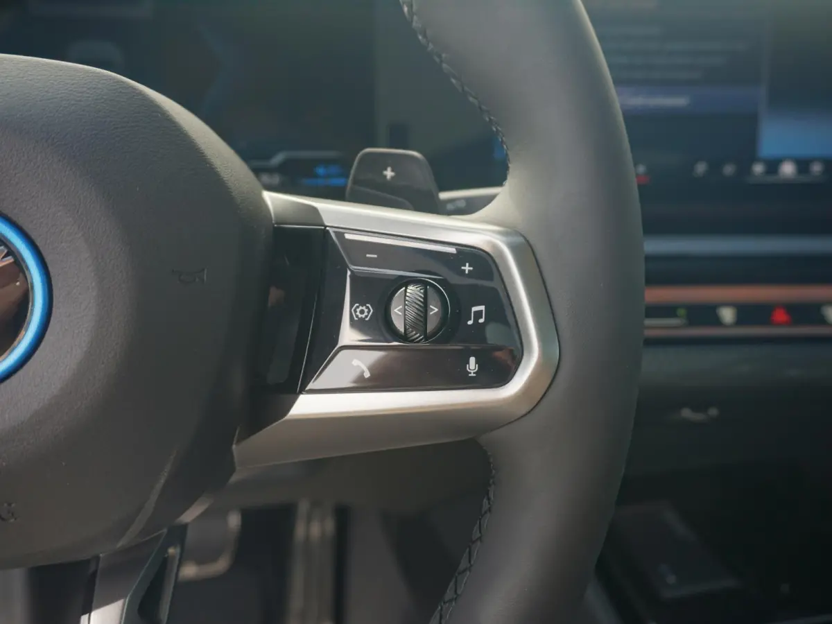 530e | M Sportpakket Pro | M Multifunctionele voorstoelen | Bowers & Wilkins | Driving Assistant Professional | Alcantara hemelbekleding