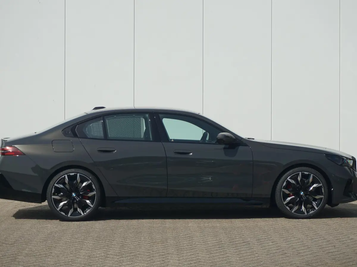 530e | M Sportpakket Pro | M Multifunctionele voorstoelen | Bowers & Wilkins | Driving Assistant Professional | Alcantara hemelbekleding