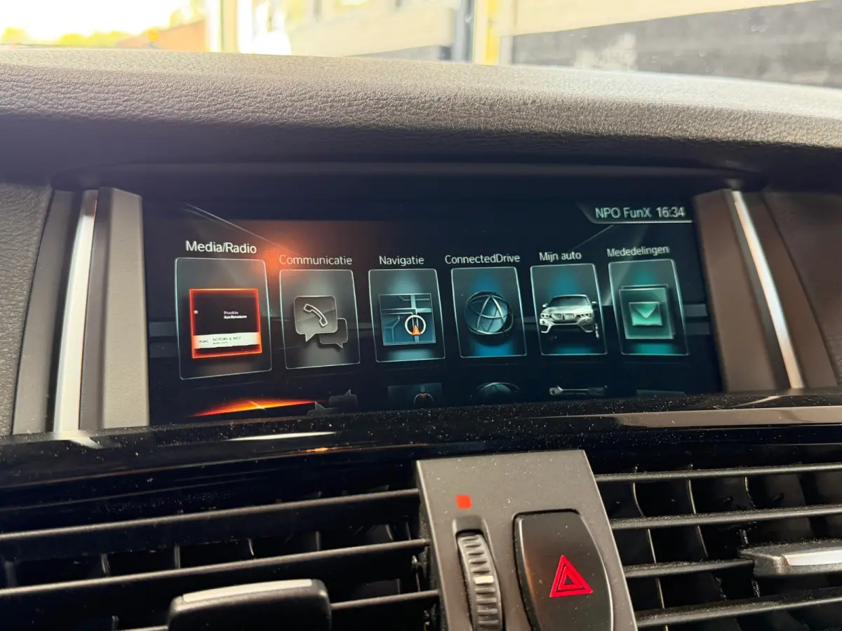 XDrive20d High Executive xLine Edition | M-Sport | Pano | Camera | Trekhaak | Keyless | Zeer mooie auto