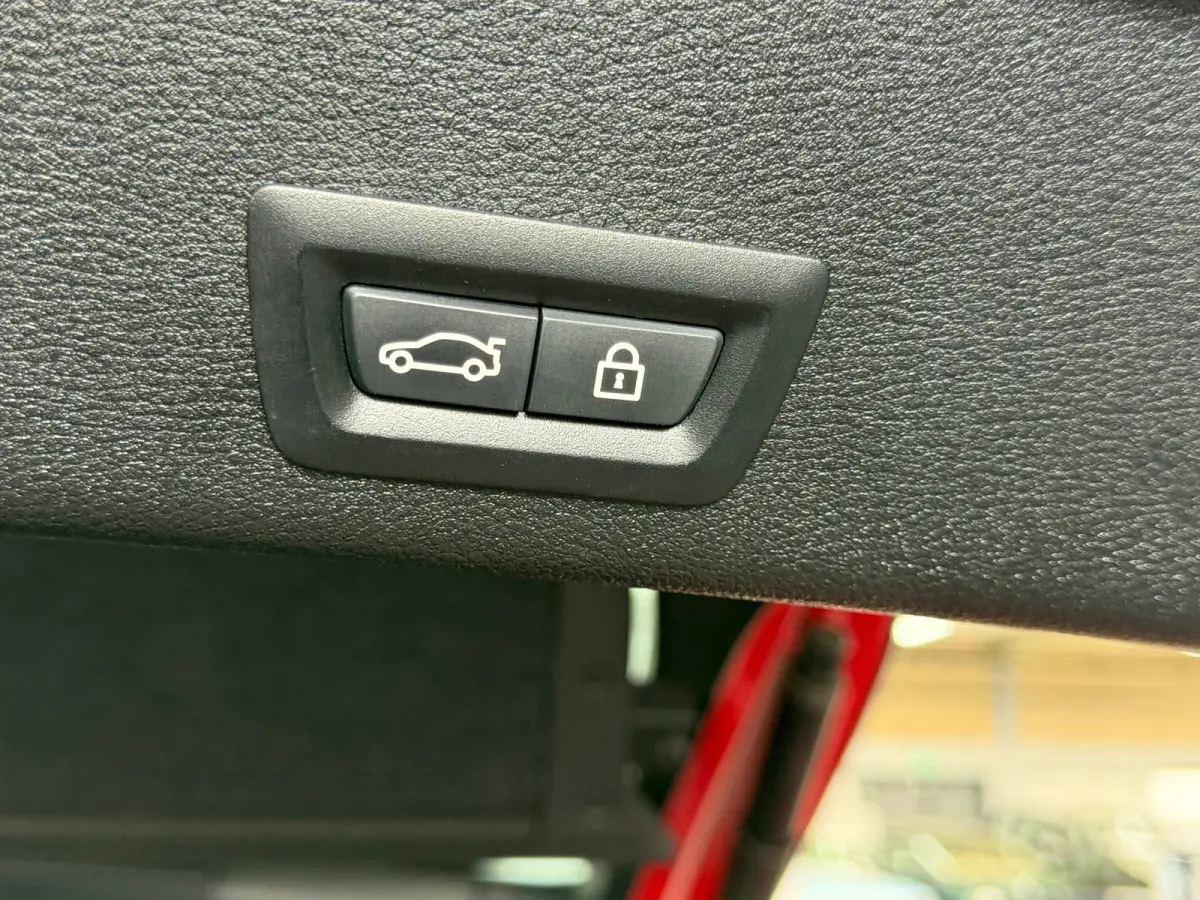XDrive20d High Executive xLine Edition | M-Sport | Pano | Camera | Trekhaak | Keyless | Zeer mooie auto