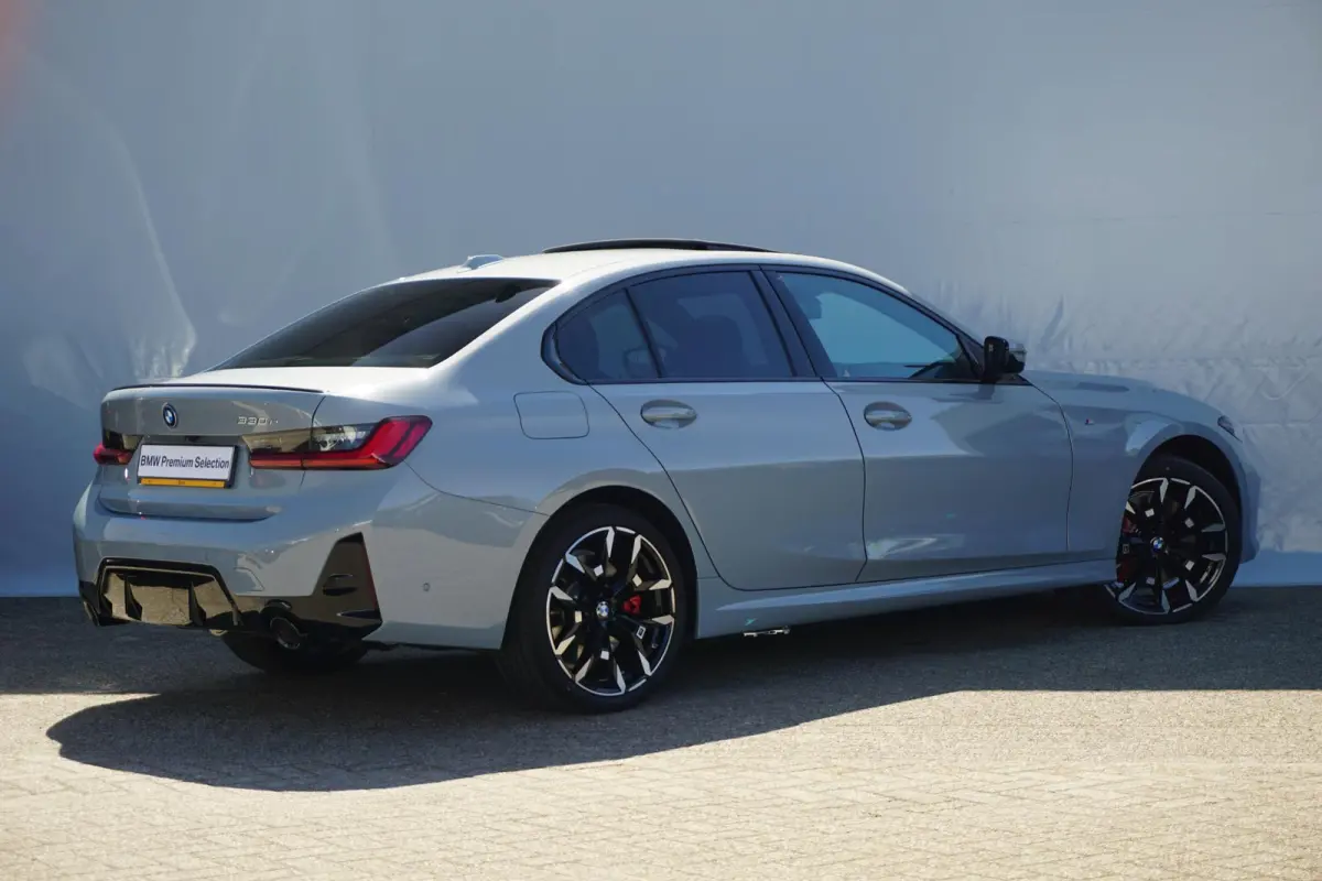 330e | M Sportpakket Pro | Schuif-/kanteldak | Harman Kardon | Driving Assistant Professional