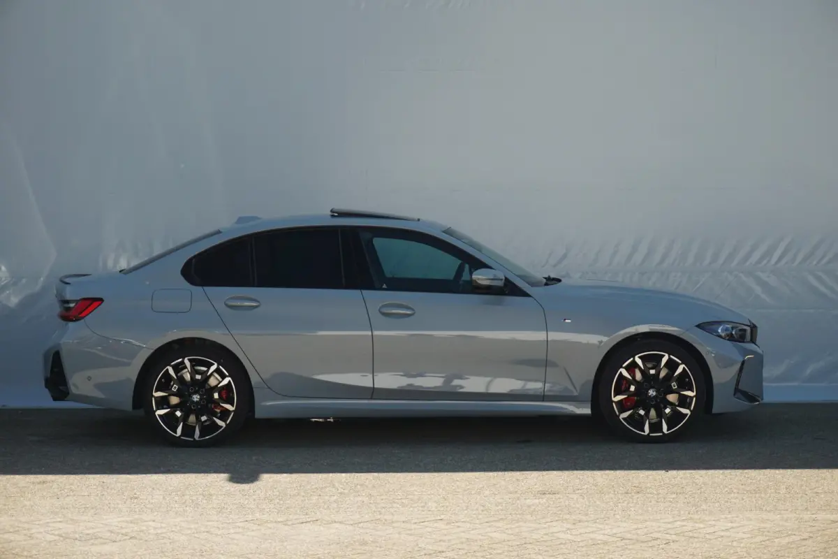 330e | M Sportpakket Pro | Schuif-/kanteldak | Harman Kardon | Driving Assistant Professional