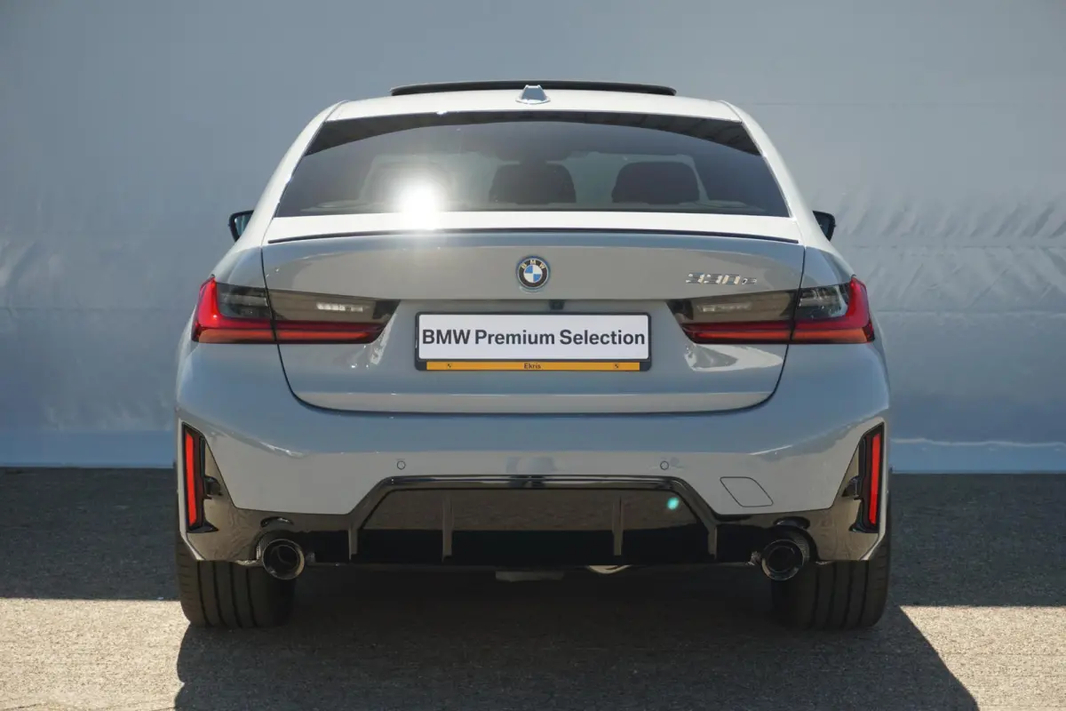 330e | M Sportpakket Pro | Schuif-/kanteldak | Harman Kardon | Driving Assistant Professional