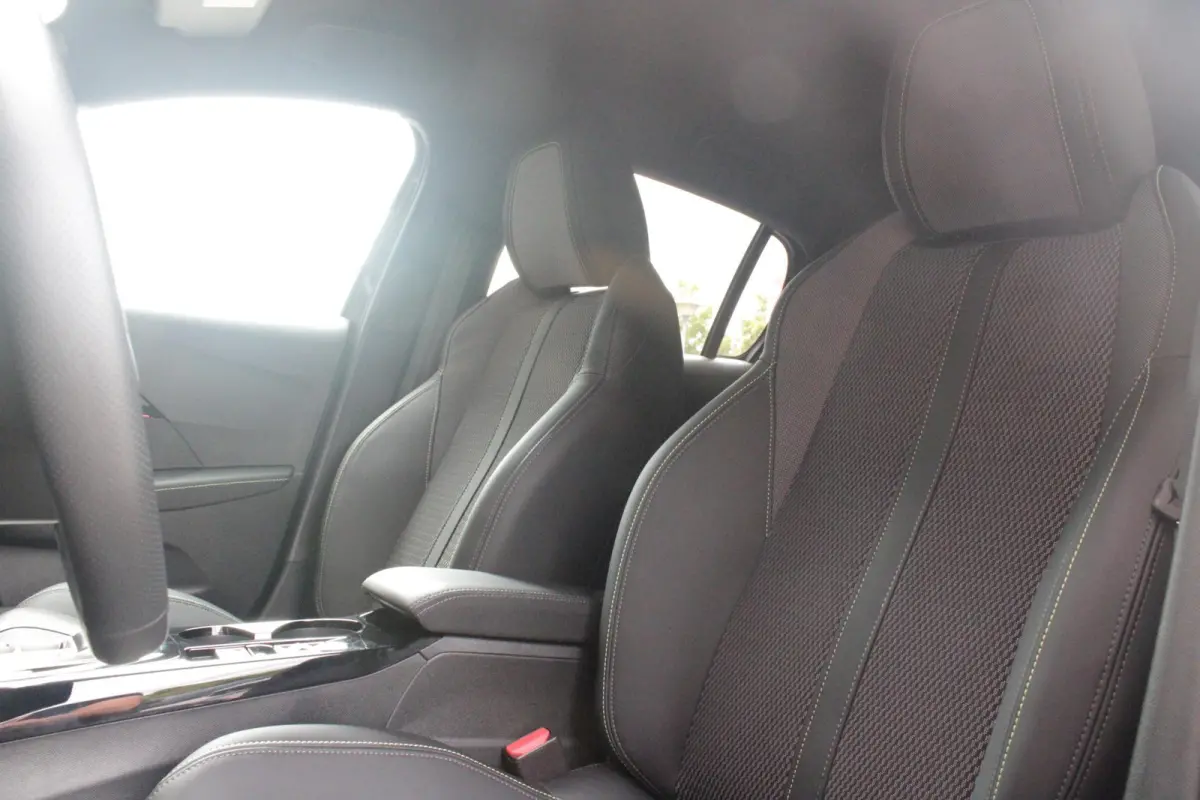 1.2 Hybrid 145PK AUTOMAAT GT | CAMERA VOOR + ACHTER | NAVIGATIE | DRAADLOZE APPLE CARPLAY/ANDROID AUTO | FULL LED KOPLAMPEN | LICHTMETALEN VELGEN 17" | DODEHOEK DETECTIE | DRAADLOZE TELEFOON
