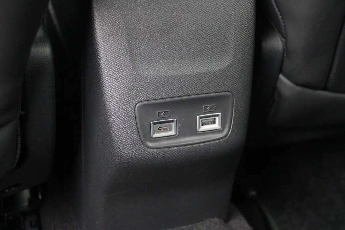 1.2 Hybrid 145PK AUTOMAAT GT | CAMERA VOOR + ACHTER | NAVIGATIE | DRAADLOZE APPLE CARPLAY/ANDROID AUTO | FULL LED KOPLAMPEN | LICHTMETALEN VELGEN 17" | DODEHOEK DETECTIE | DRAADLOZE TELEFOON