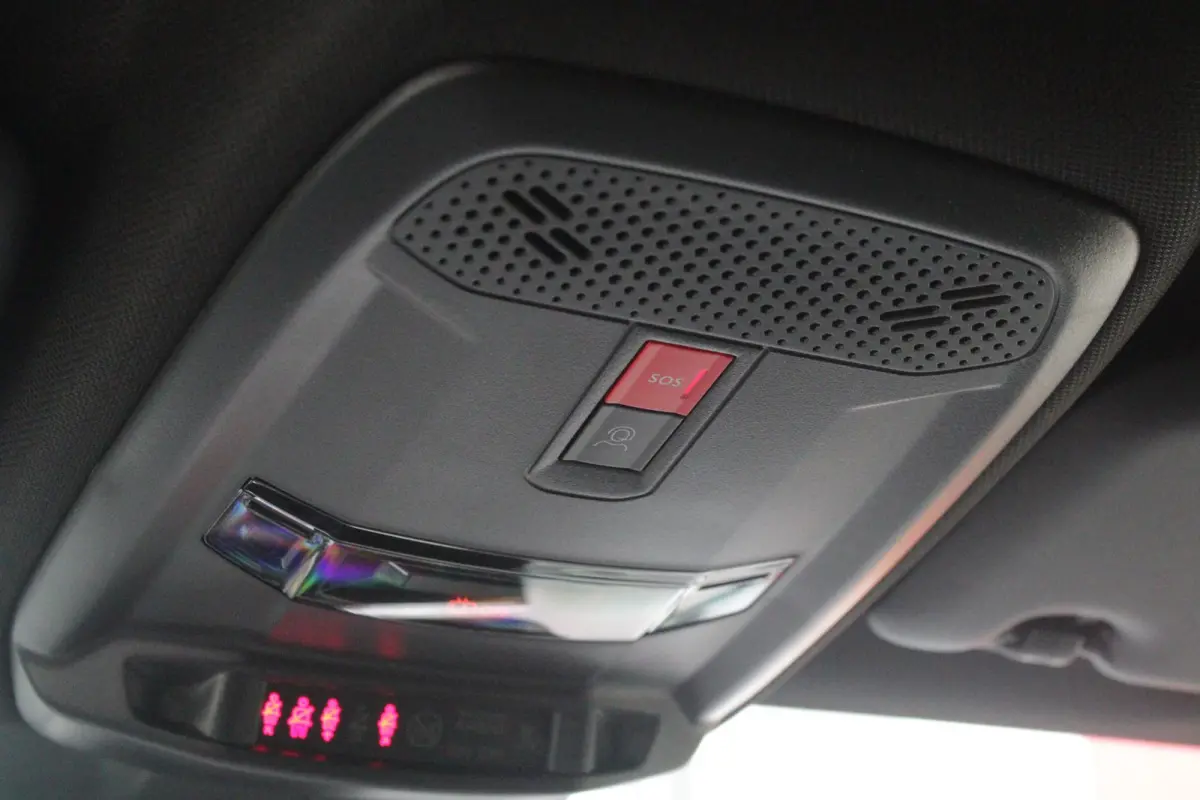 1.2 Hybrid 145PK AUTOMAAT GT | CAMERA VOOR + ACHTER | NAVIGATIE | DRAADLOZE APPLE CARPLAY/ANDROID AUTO | FULL LED KOPLAMPEN | LICHTMETALEN VELGEN 17" | DODEHOEK DETECTIE | DRAADLOZE TELEFOON