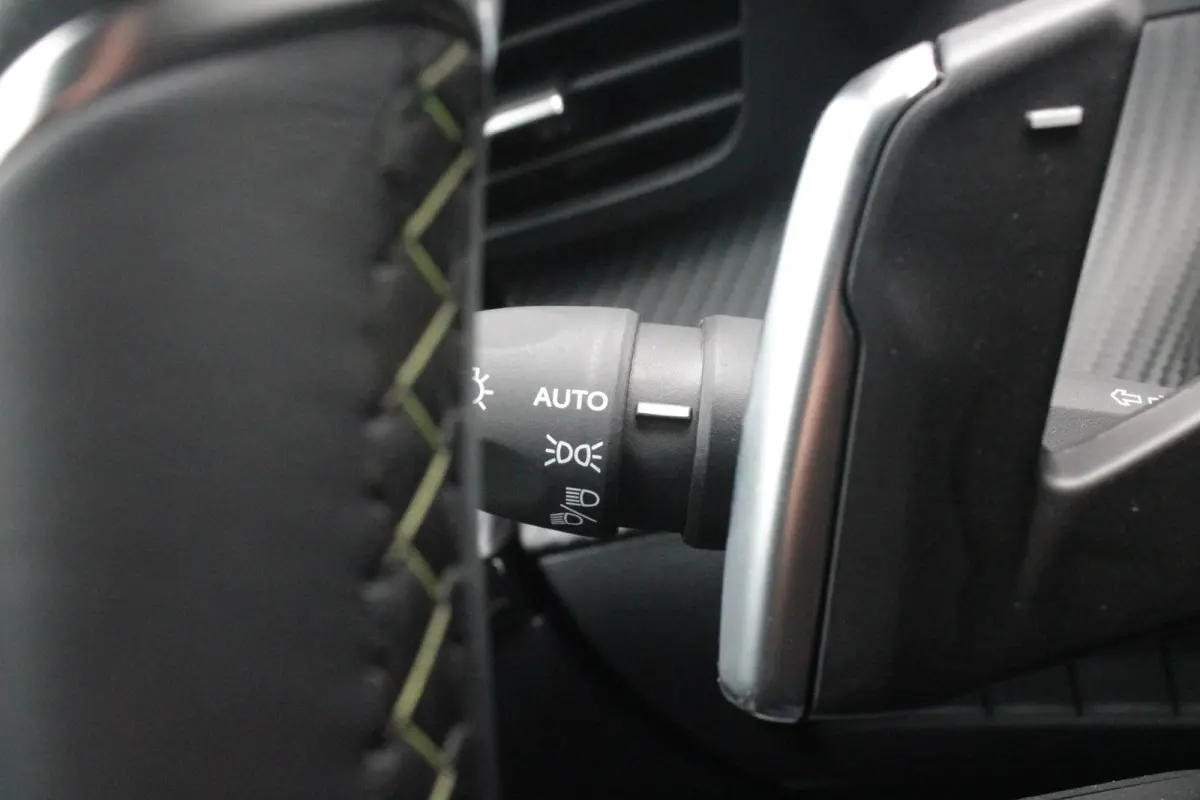 1.2 Hybrid 145PK AUTOMAAT GT | CAMERA VOOR + ACHTER | NAVIGATIE | DRAADLOZE APPLE CARPLAY/ANDROID AUTO | FULL LED KOPLAMPEN | LICHTMETALEN VELGEN 17" | DODEHOEK DETECTIE | DRAADLOZE TELEFOON