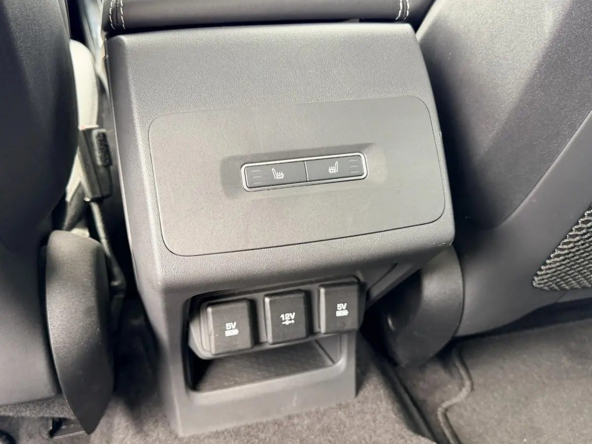 EV400 First Edition 90 kWh SOH 86,1% / NP ( € 111.500 ) / 22'' LMV ( € 2.542 ) / Carbon-Package / Luchtvering / MERIDIAN Sound / Duurste Uitvoering / Volledige Dealer Historie /
