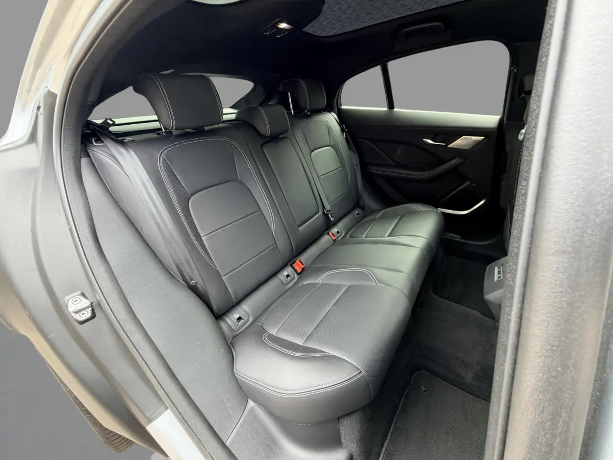 EV400 First Edition 90 kWh SOH 86,1% / NP ( € 111.500 ) / 22'' LMV ( € 2.542 ) / Carbon-Package / Luchtvering / MERIDIAN Sound / Duurste Uitvoering / Volledige Dealer Historie /