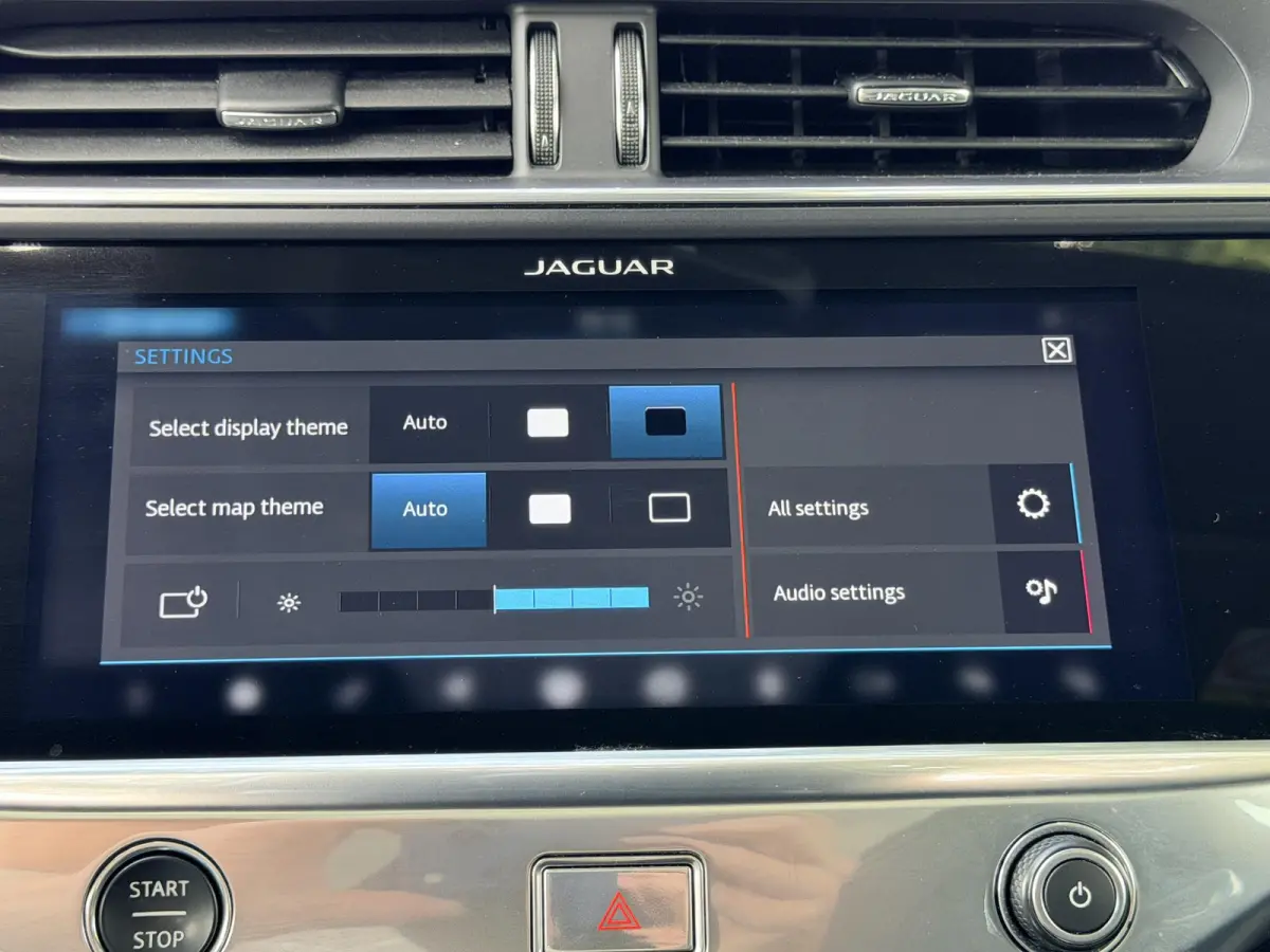 EV400 First Edition 90 kWh SOH 86,1% / NP ( € 111.500 ) / 22'' LMV ( € 2.542 ) / Carbon-Package / Luchtvering / MERIDIAN Sound / Duurste Uitvoering / Volledige Dealer Historie /