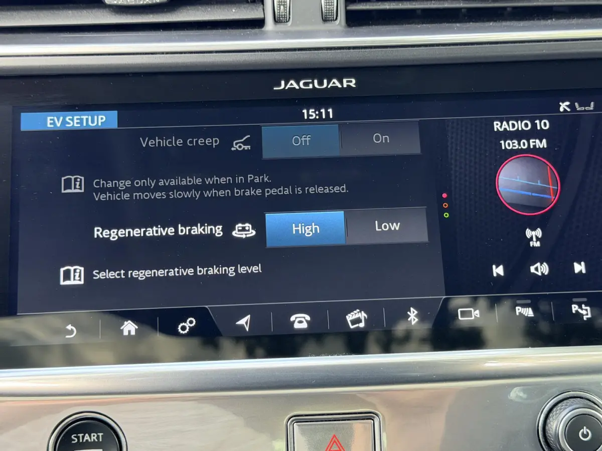 EV400 First Edition 90 kWh SOH 86,1% / NP ( € 111.500 ) / 22'' LMV ( € 2.542 ) / Carbon-Package / Luchtvering / MERIDIAN Sound / Duurste Uitvoering / Volledige Dealer Historie /