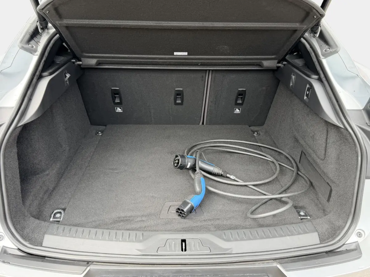 EV400 First Edition 90 kWh SOH 86,1% / NP ( € 111.500 ) / 22'' LMV ( € 2.542 ) / Carbon-Package / Luchtvering / MERIDIAN Sound / Duurste Uitvoering / Volledige Dealer Historie /