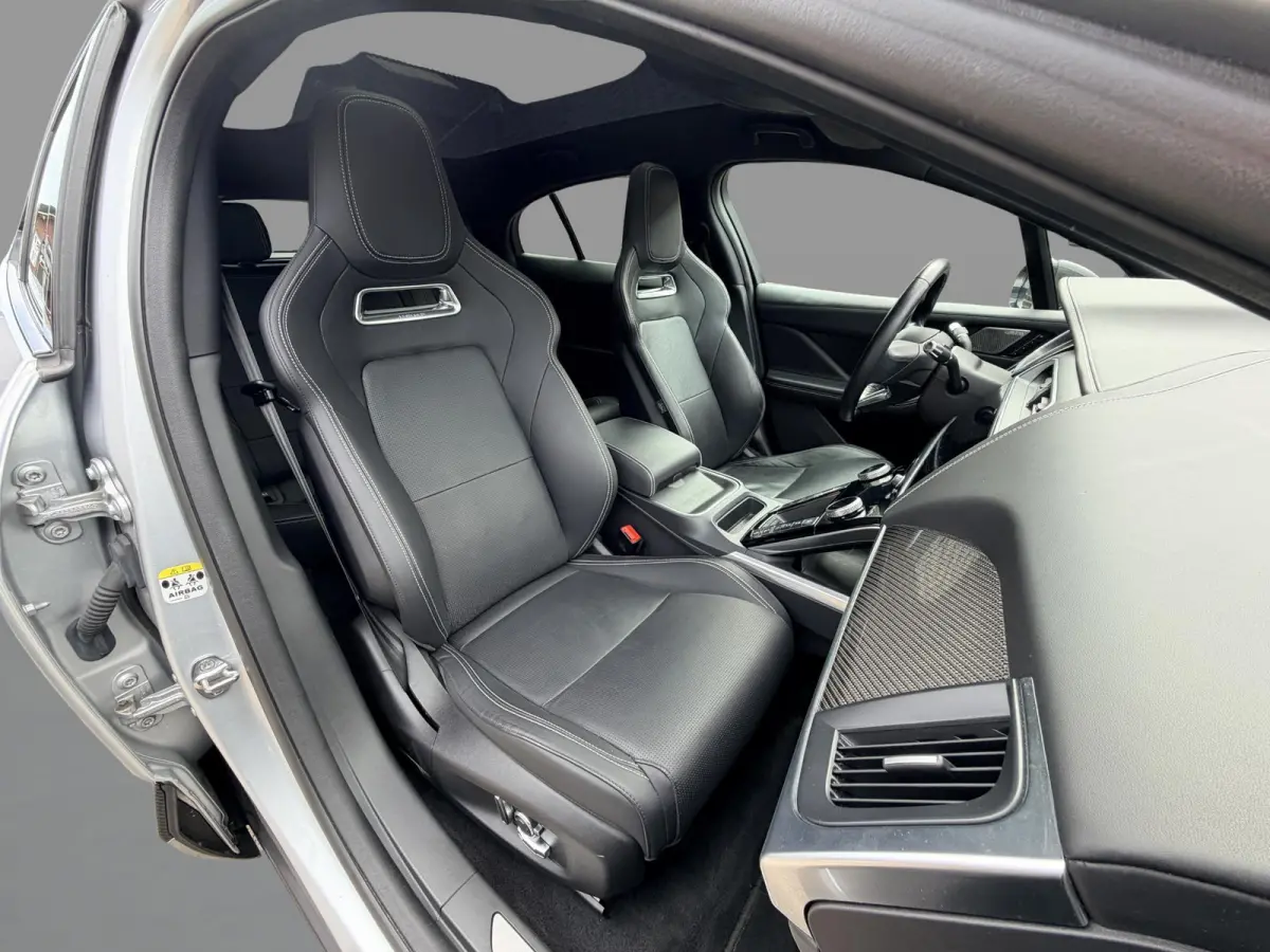EV400 First Edition 90 kWh SOH 86,1% / NP ( € 111.500 ) / 22'' LMV ( € 2.542 ) / Carbon-Package / Luchtvering / MERIDIAN Sound / Duurste Uitvoering / Volledige Dealer Historie /