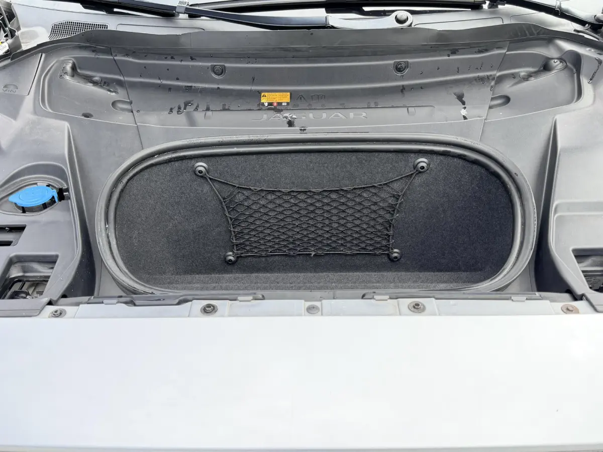 EV400 First Edition 90 kWh SOH 86,1% / NP ( € 111.500 ) / 22'' LMV ( € 2.542 ) / Carbon-Package / Luchtvering / MERIDIAN Sound / Duurste Uitvoering / Volledige Dealer Historie /