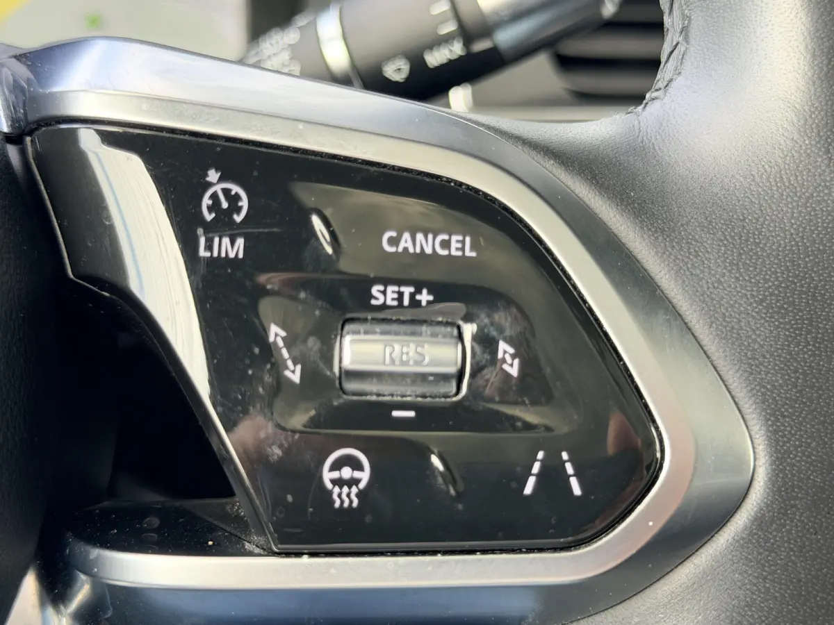 EV400 First Edition 90 kWh SOH 86,1% / NP ( € 111.500 ) / 22'' LMV ( € 2.542 ) / Carbon-Package / Luchtvering / MERIDIAN Sound / Duurste Uitvoering / Volledige Dealer Historie /