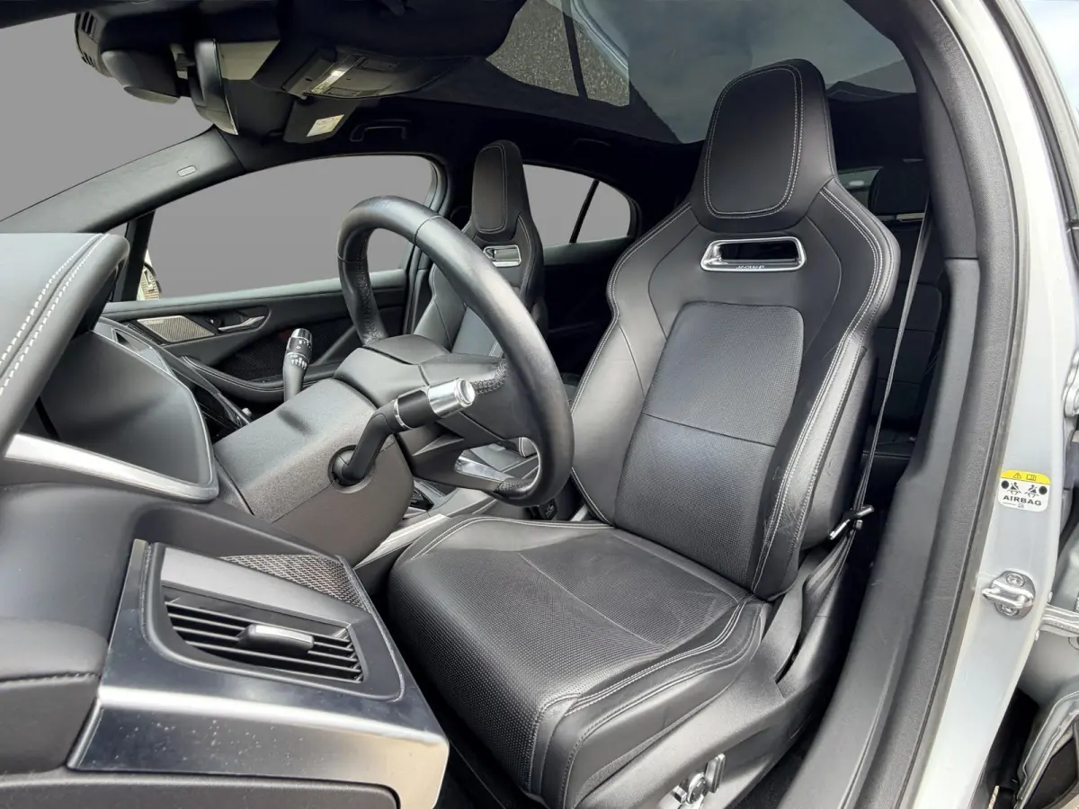 EV400 First Edition 90 kWh SOH 86,1% / NP ( € 111.500 ) / 22'' LMV ( € 2.542 ) / Carbon-Package / Luchtvering / MERIDIAN Sound / Duurste Uitvoering / Volledige Dealer Historie /