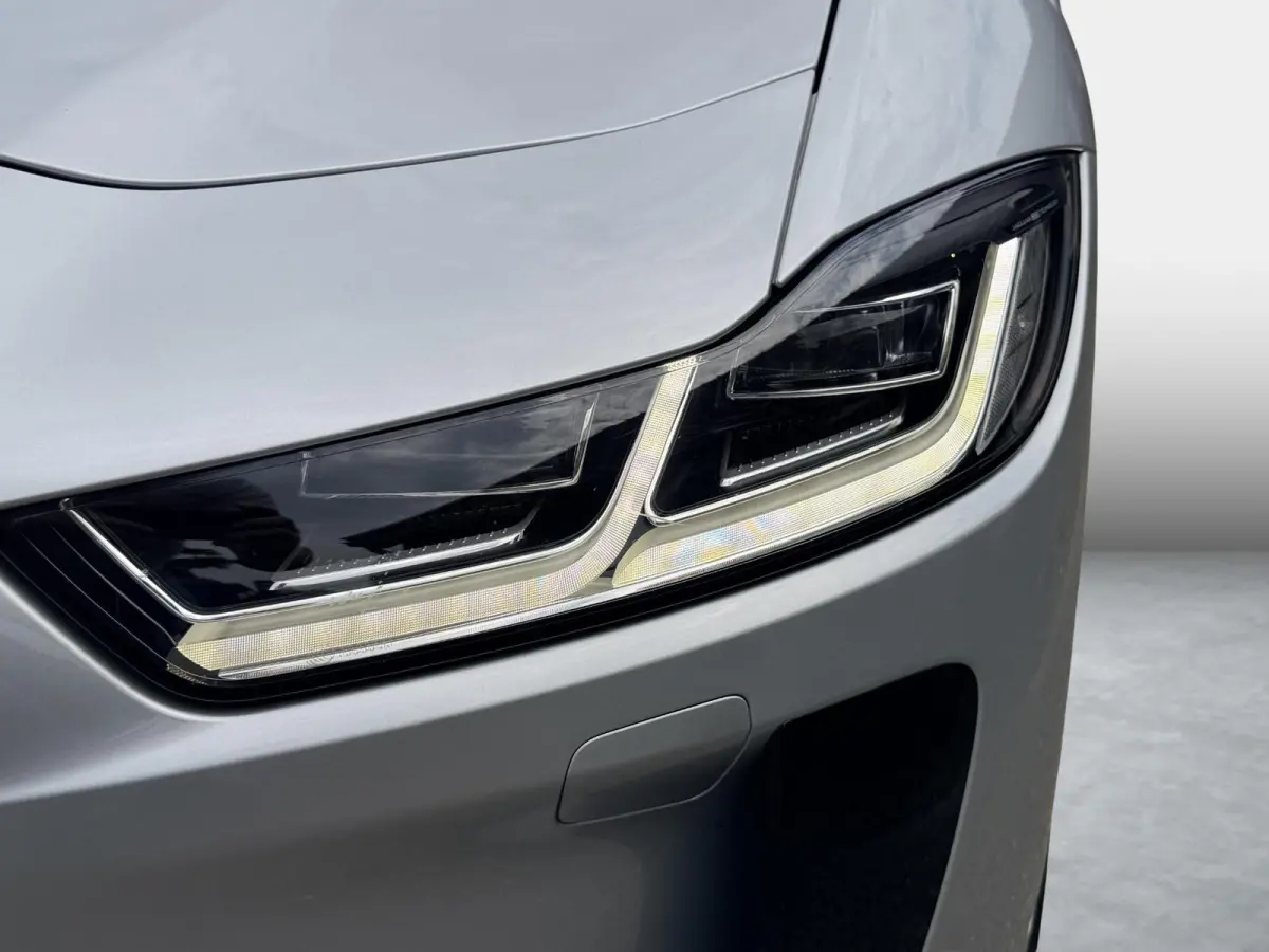 EV400 First Edition 90 kWh SOH 86,1% / NP ( € 111.500 ) / 22'' LMV ( € 2.542 ) / Carbon-Package / Luchtvering / MERIDIAN Sound / Duurste Uitvoering / Volledige Dealer Historie /