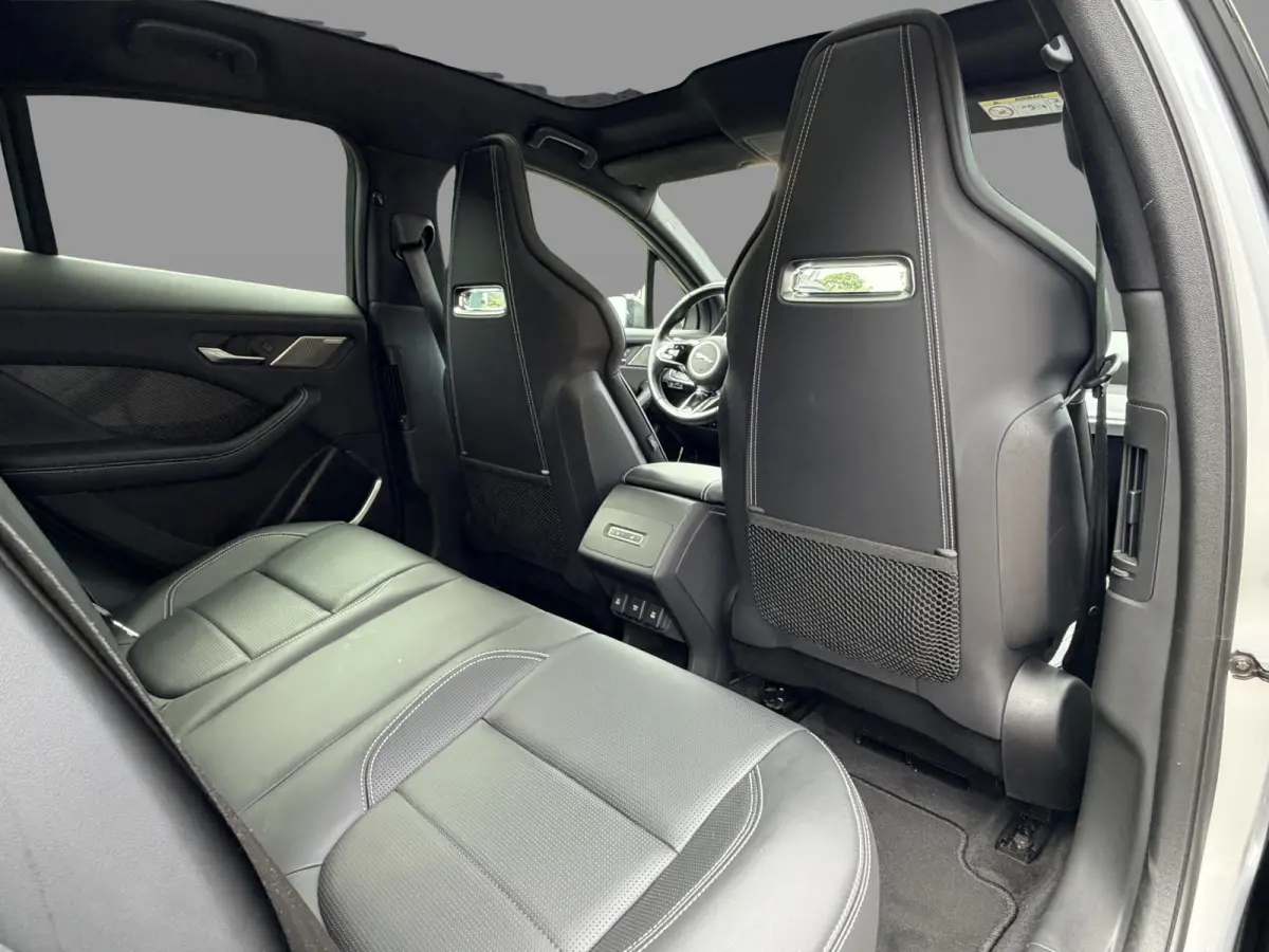 EV400 First Edition 90 kWh SOH 86,1% / NP ( € 111.500 ) / 22'' LMV ( € 2.542 ) / Carbon-Package / Luchtvering / MERIDIAN Sound / Duurste Uitvoering / Volledige Dealer Historie /