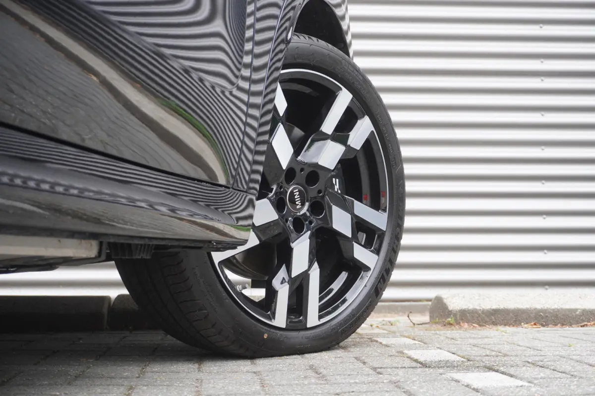E | John Cooper Works Uitvoering | Pakket L | Driving Assistant Plus | HIFI System Harman Kardon | MINI Head-Up Display