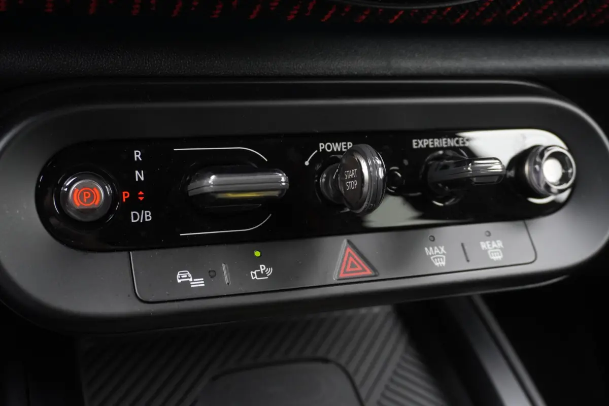 E | John Cooper Works Uitvoering | Pakket L | Driving Assistant Plus | HIFI System Harman Kardon | MINI Head-Up Display