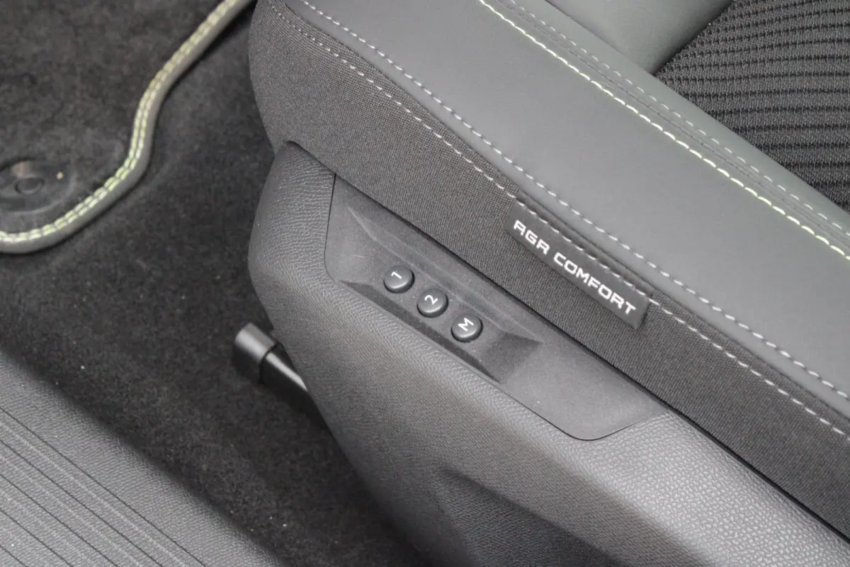1.2 Hybrid 145PK AUTOMAAT GT PACK | PANORAMA SCHUIF/KANTEL DAK | AFNEEMBARE TREKHAAK | NAVIGATIE | SENSATION PACK: FOCAL HIFI SYSTEM (PREMIUM HIFI SYSTEEM MET 10 SPEAKERS)/DRAADLOZE TELEFOON