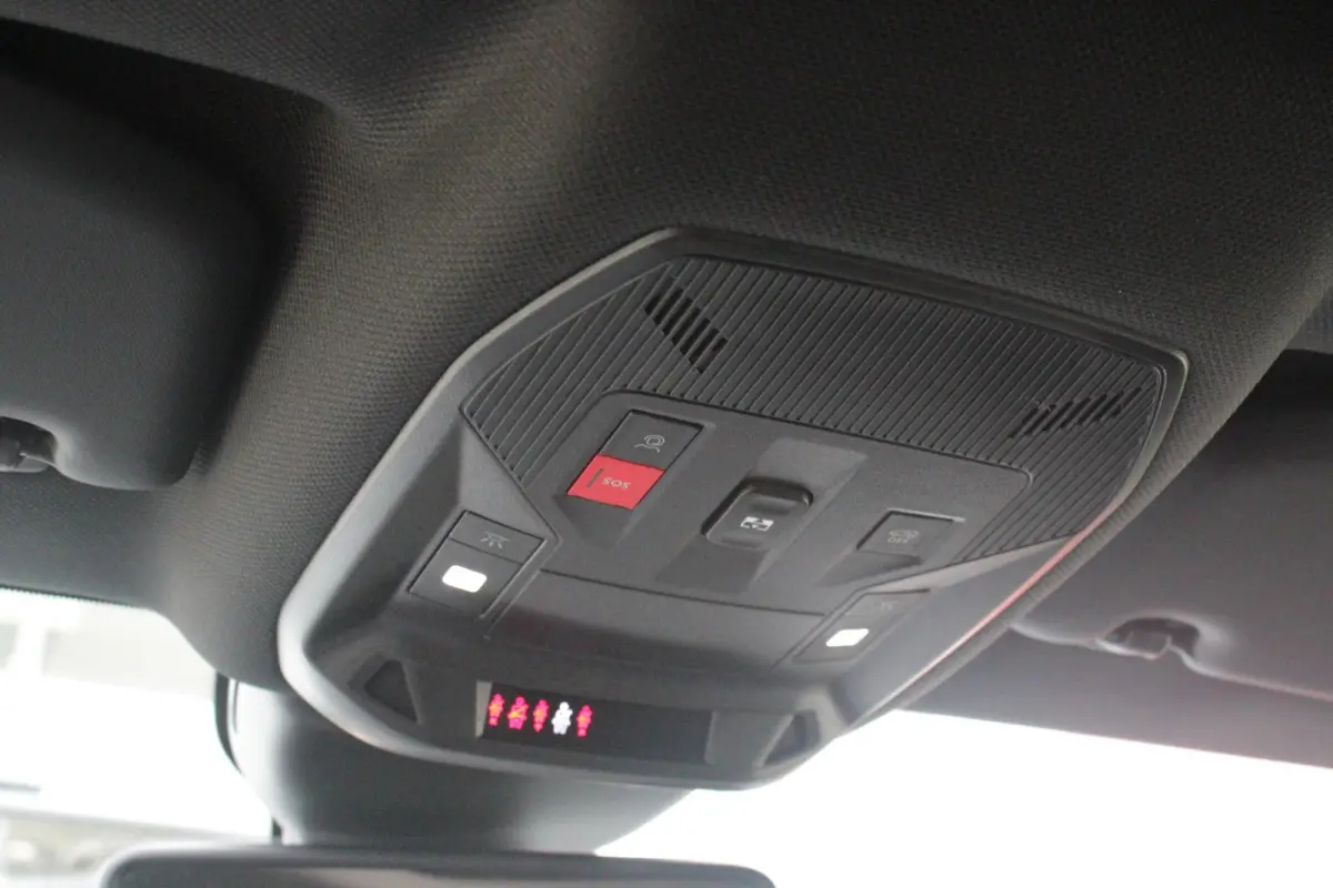 1.2 Hybrid 145PK AUTOMAAT GT PACK | PANORAMA SCHUIF/KANTEL DAK | AFNEEMBARE TREKHAAK | NAVIGATIE | SENSATION PACK: FOCAL HIFI SYSTEM (PREMIUM HIFI SYSTEEM MET 10 SPEAKERS)/DRAADLOZE TELEFOON