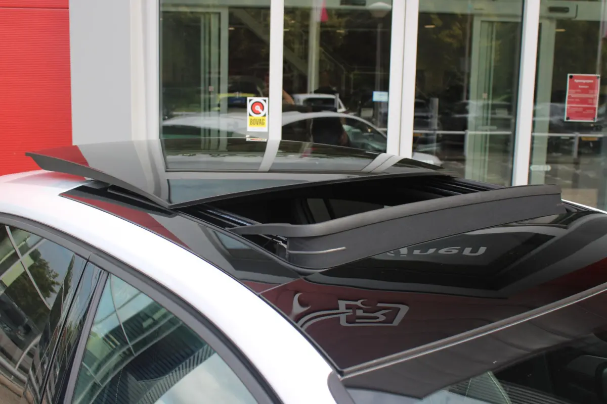 1.2 Hybrid 145PK AUTOMAAT GT PACK | PANORAMA SCHUIF/KANTEL DAK | AFNEEMBARE TREKHAAK | NAVIGATIE | SENSATION PACK: FOCAL HIFI SYSTEM (PREMIUM HIFI SYSTEEM MET 10 SPEAKERS)/DRAADLOZE TELEFOON