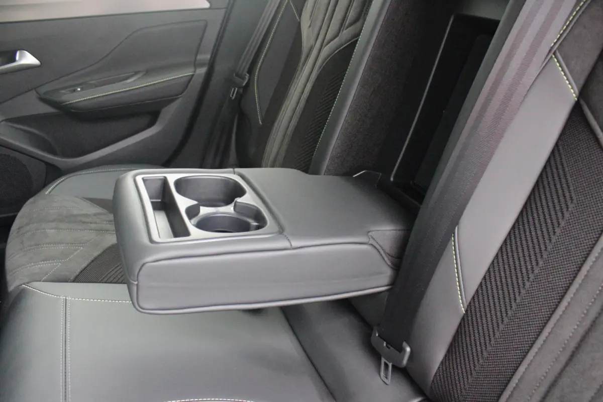 1.2 Hybrid 145PK AUTOMAAT GT PACK | PANORAMA SCHUIF/KANTEL DAK | AFNEEMBARE TREKHAAK | NAVIGATIE | SENSATION PACK: FOCAL HIFI SYSTEM (PREMIUM HIFI SYSTEEM MET 10 SPEAKERS)/DRAADLOZE TELEFOON