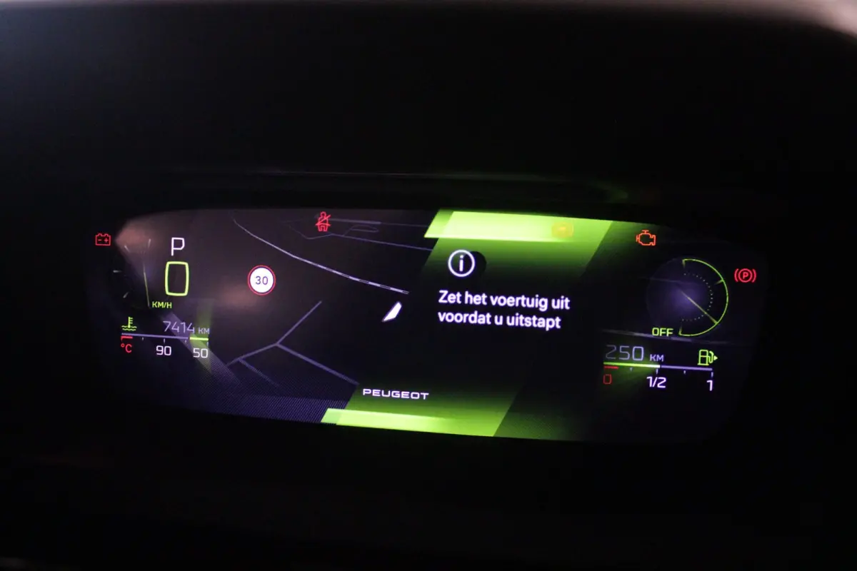 1.2 Hybrid 145PK AUTOMAAT GT PACK | PANORAMA SCHUIF/KANTEL DAK | AFNEEMBARE TREKHAAK | NAVIGATIE | SENSATION PACK: FOCAL HIFI SYSTEM (PREMIUM HIFI SYSTEEM MET 10 SPEAKERS)/DRAADLOZE TELEFOON