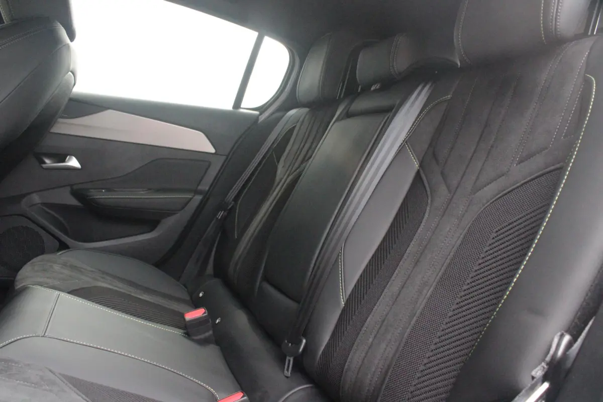 1.2 Hybrid 145PK AUTOMAAT GT PACK | PANORAMA SCHUIF/KANTEL DAK | AFNEEMBARE TREKHAAK | NAVIGATIE | SENSATION PACK: FOCAL HIFI SYSTEM (PREMIUM HIFI SYSTEEM MET 10 SPEAKERS)/DRAADLOZE TELEFOON