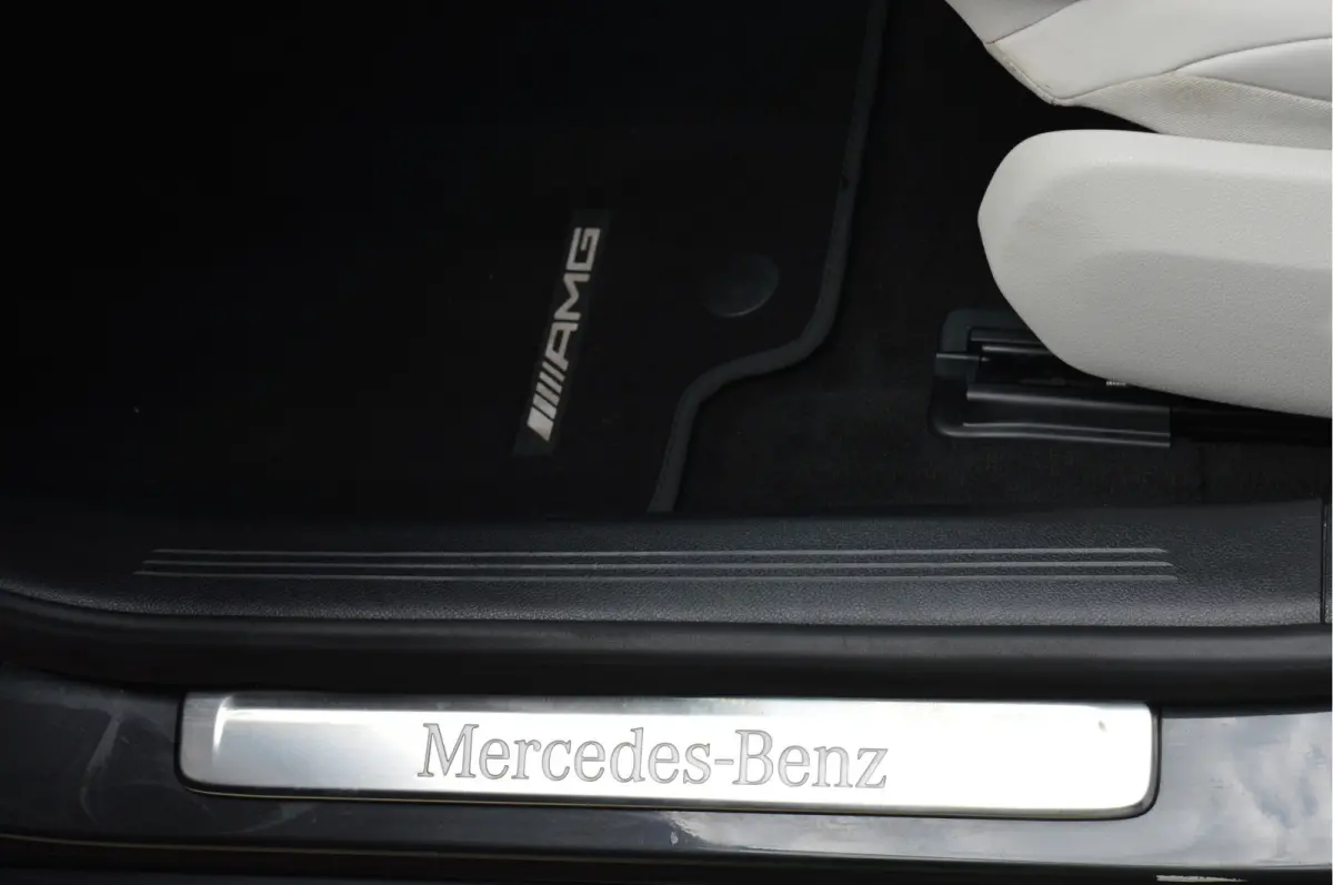 300 e AMG Line | PANO | SUPERSCREEN | BURMESTER | ACC | HUD |