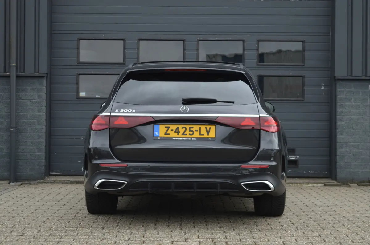 300 e AMG Line | PANO | SUPERSCREEN | BURMESTER | ACC | HUD |