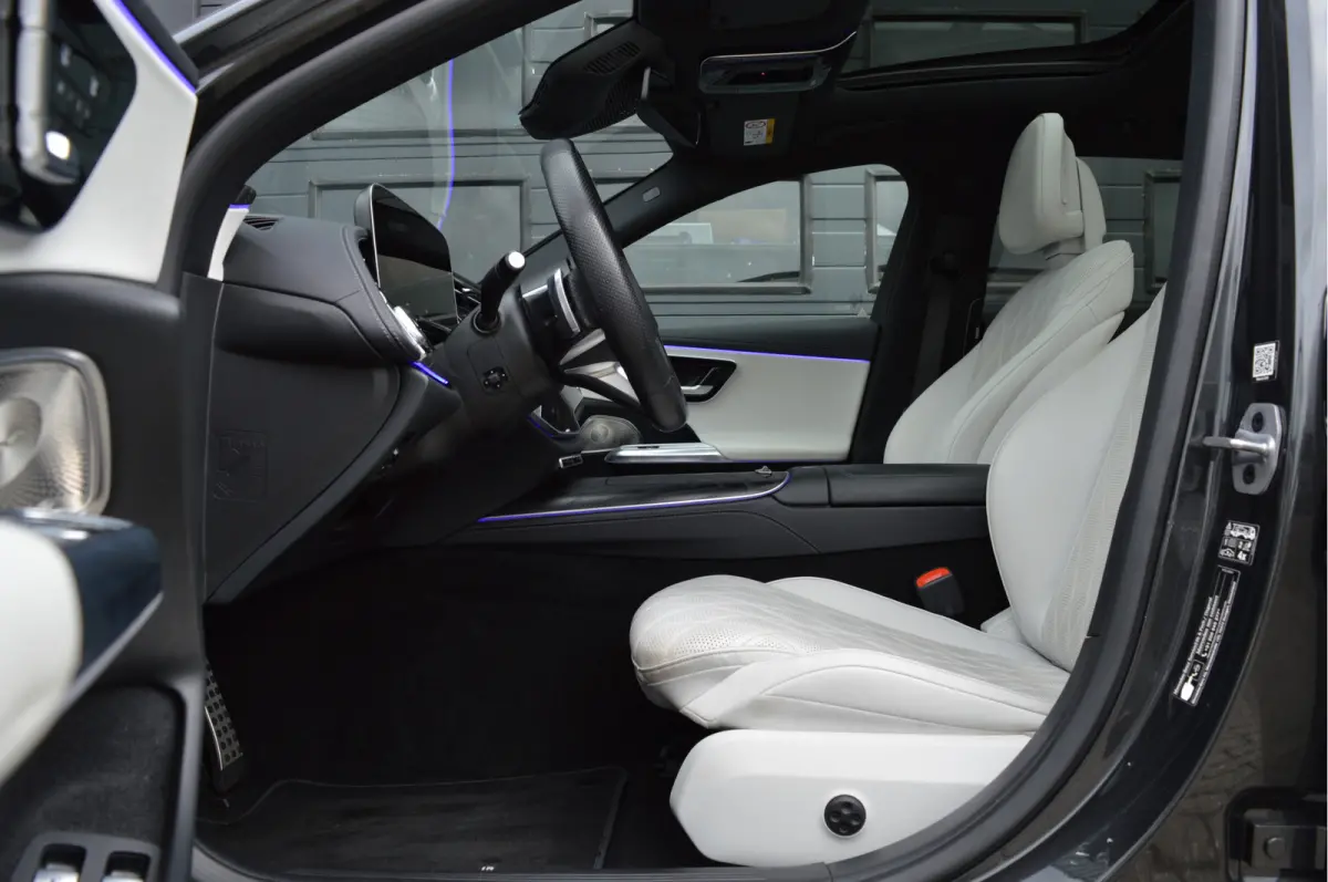 300 e AMG Line | PANO | SUPERSCREEN | BURMESTER | ACC | HUD |