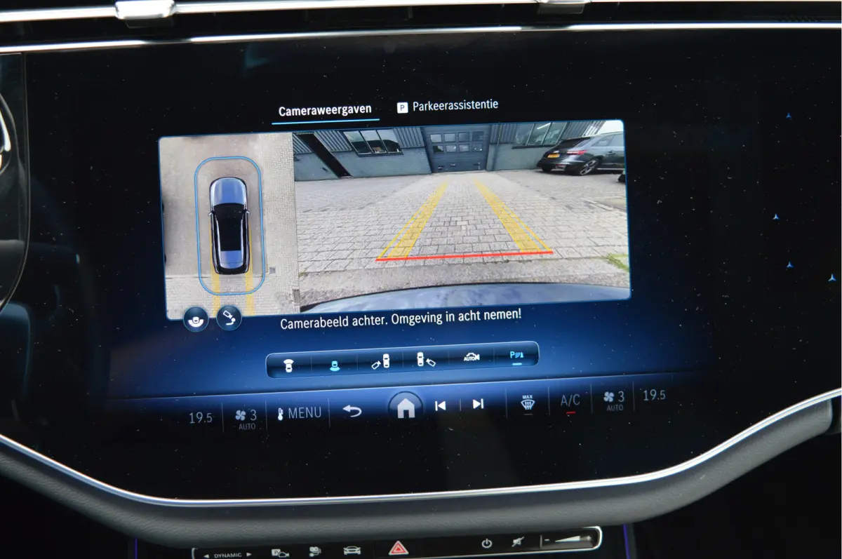 300 e AMG Line | PANO | SUPERSCREEN | BURMESTER | ACC | HUD |