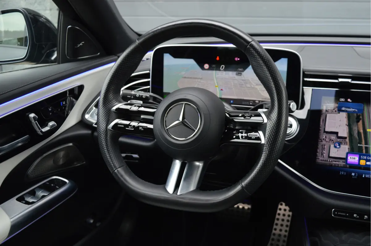 300 e AMG Line | PANO | SUPERSCREEN | BURMESTER | ACC | HUD |