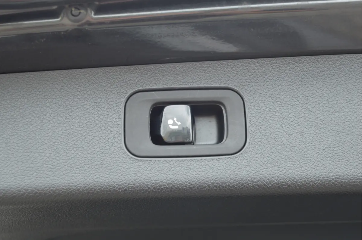 300 e AMG Line | PANO | SUPERSCREEN | BURMESTER | ACC | HUD |