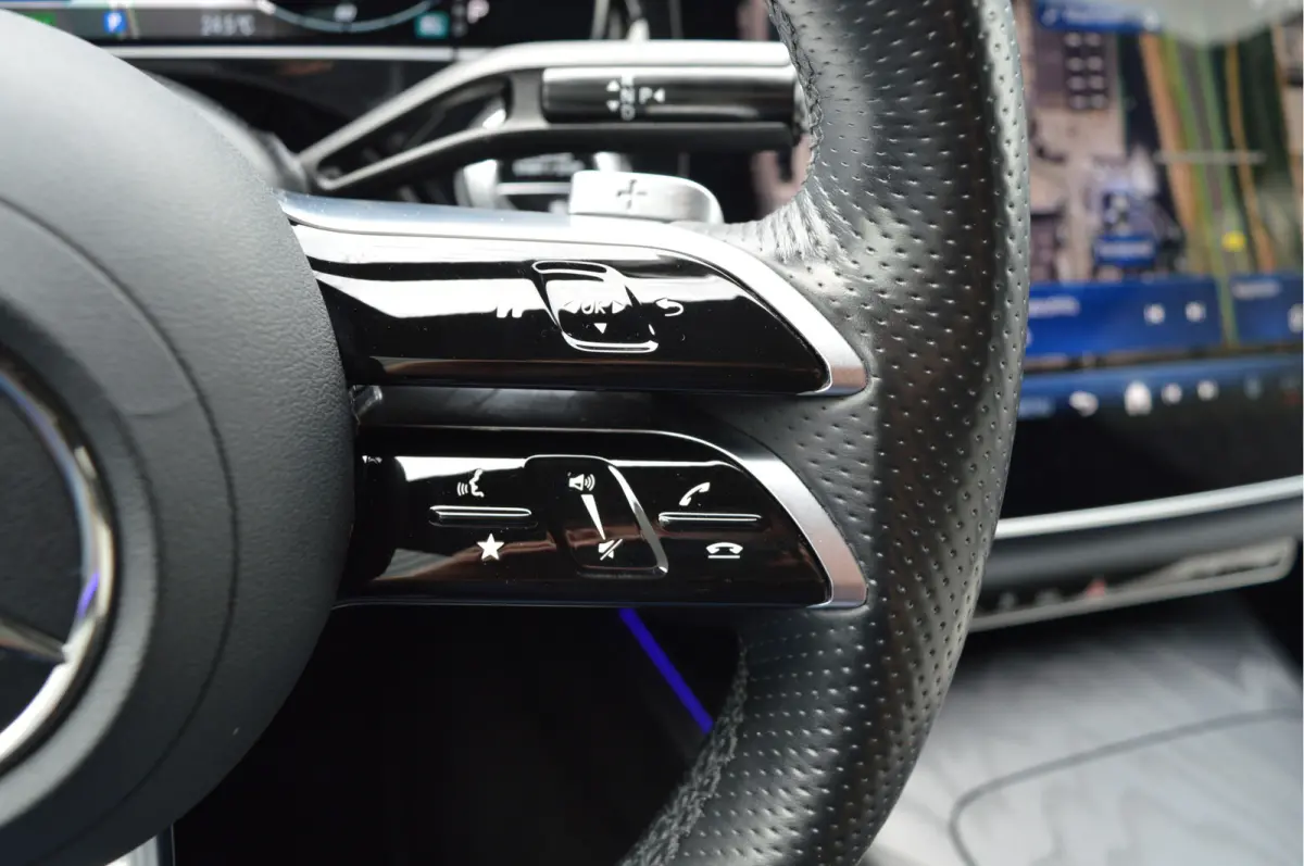 300 e AMG Line | PANO | SUPERSCREEN | BURMESTER | ACC | HUD |