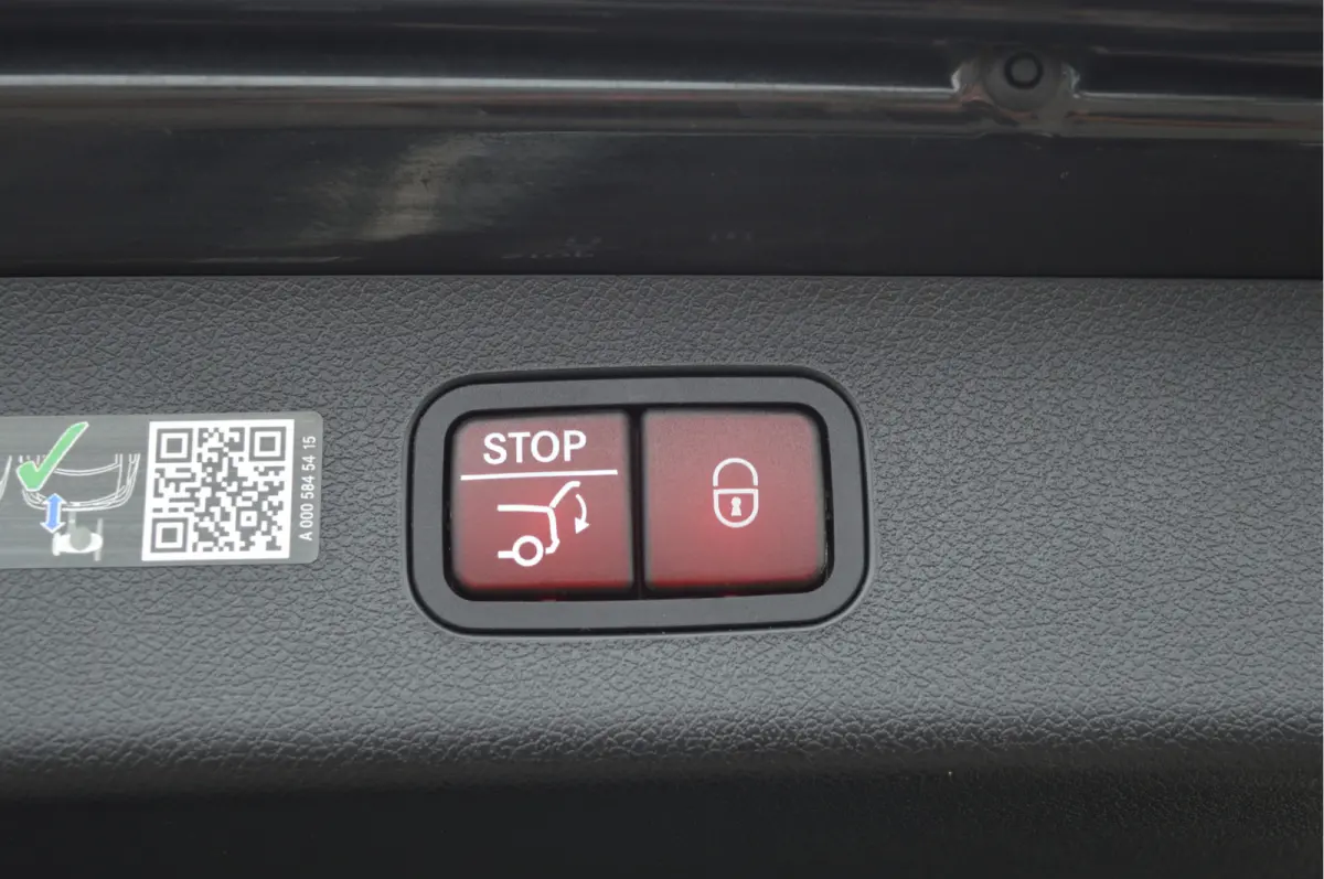 300 e AMG Line | PANO | SUPERSCREEN | BURMESTER | ACC | HUD |