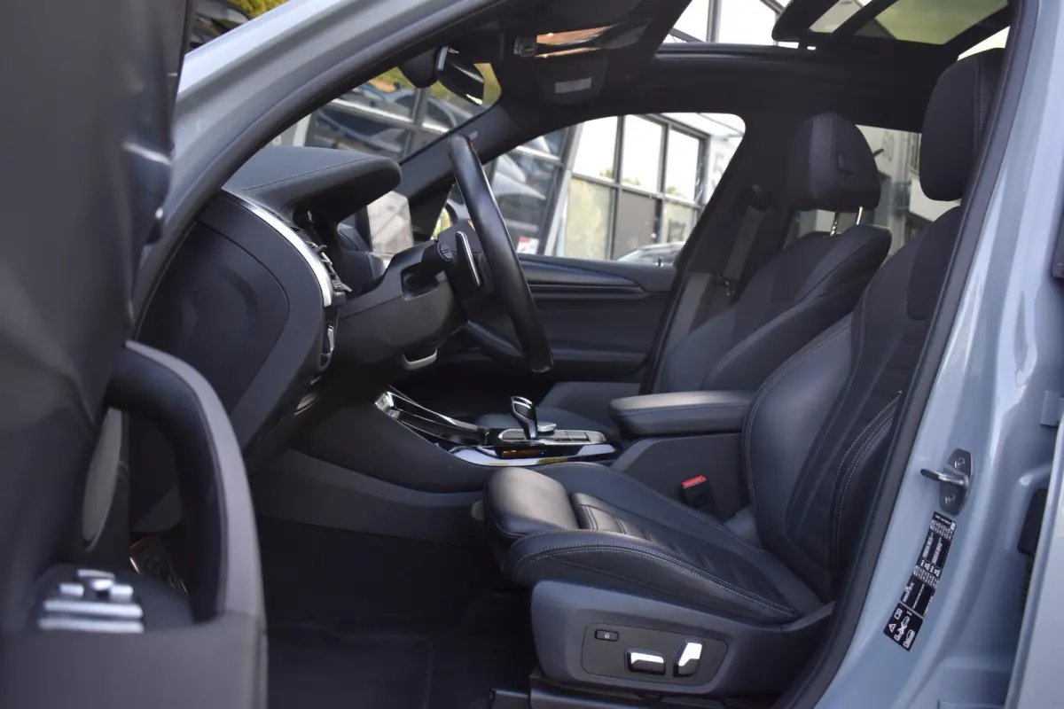 M40i xDrive High Executive Pano HUD Lane Camera Keyless HK
