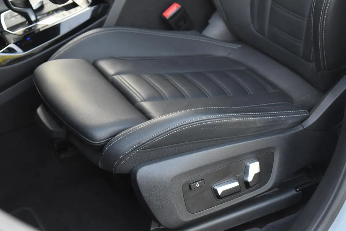 M40i xDrive High Executive Pano HUD Lane Camera Keyless HK