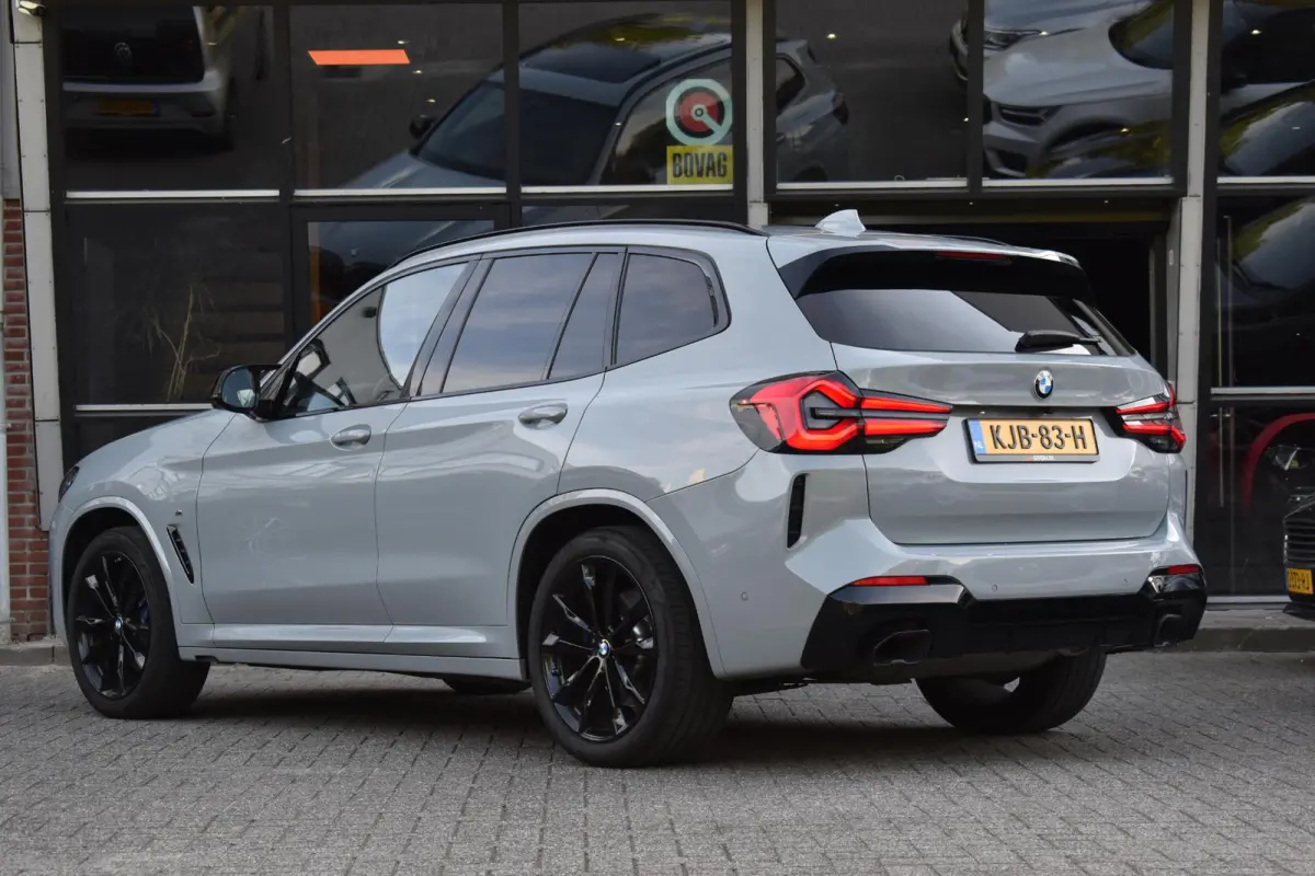M40i xDrive High Executive Pano HUD Lane Camera Keyless HK